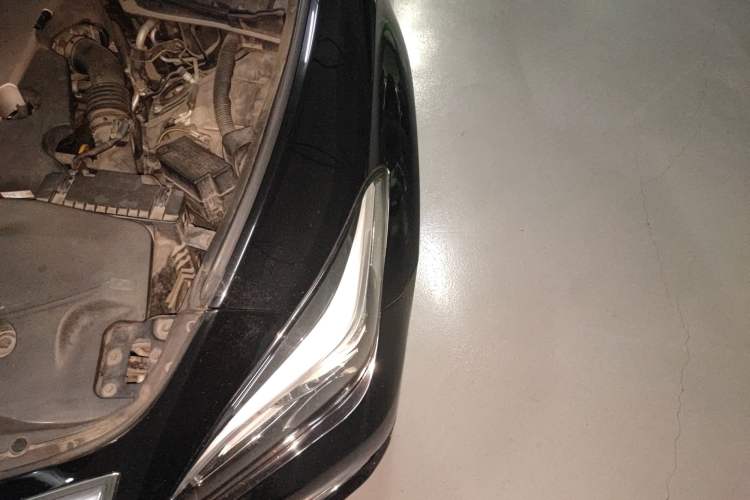 Used Infiniti Q70 2015 Q70L 2.5L Elite Edition Engine Bay Left