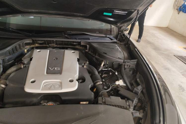 Used Infiniti Q70 2015 Q70L 2.5L Elite Edition Engine Bay Left