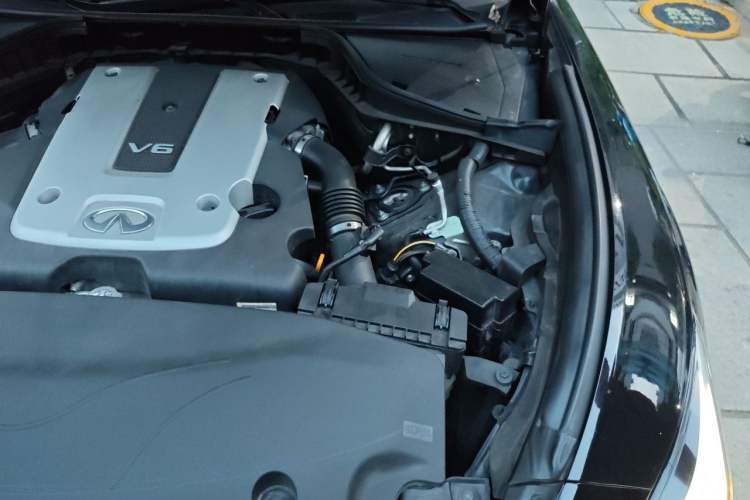 Used Infiniti Q70 2015 Q70L 2.5L Enjoyment Edition Engine Bay Left