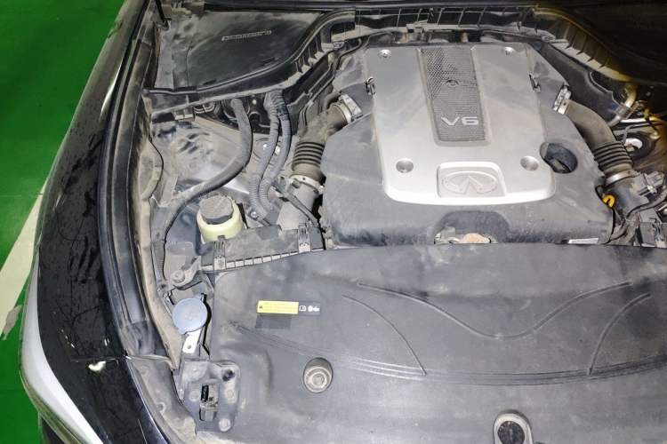 Used Infiniti Q70 2015 Q70L 2.5L Elite Edition Engine Bay Right