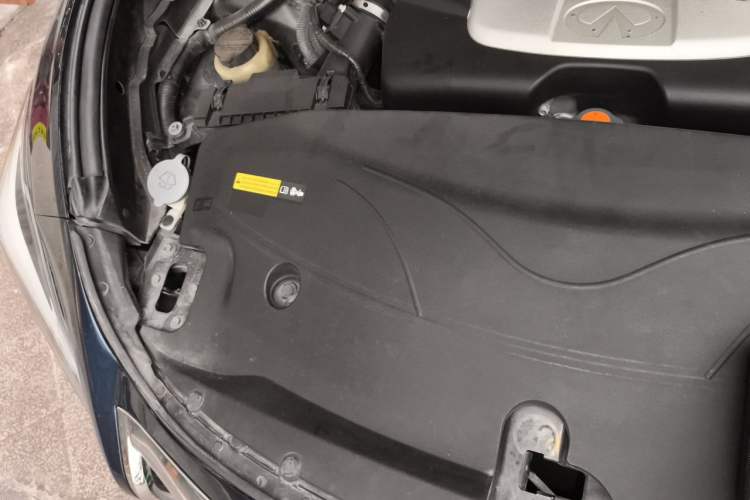 Used Infiniti Q70 2015 Q70L 2.5L Enjoyment Edition Engine Bay Right