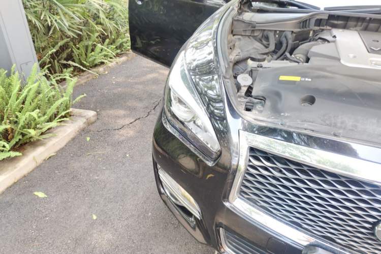 Used Infiniti Q70 2015 Q70L 2.5L Elite Edition Engine Bay Right
