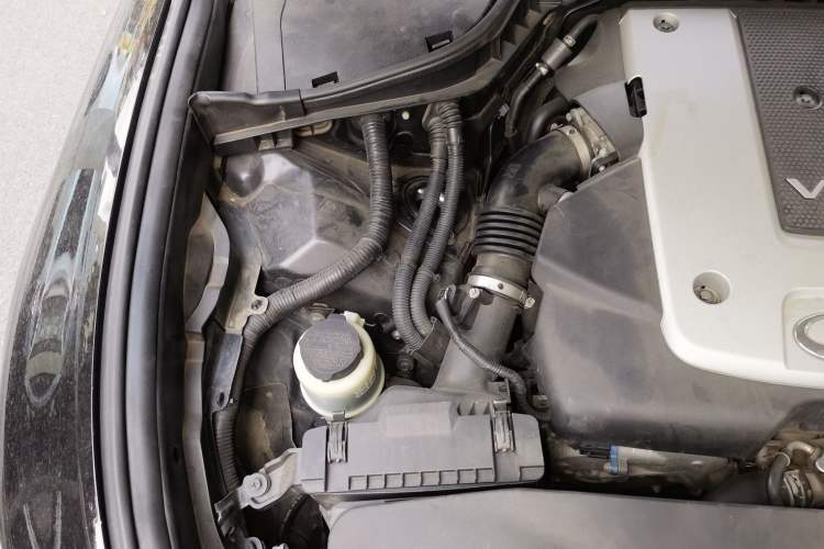 Used Infiniti Q70 2015 Q70L 2.5L Elite Edition Engine Bay Right