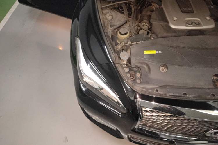 Used Infiniti Q70 2015 Q70L 2.5L Elite Edition Engine Bay Right