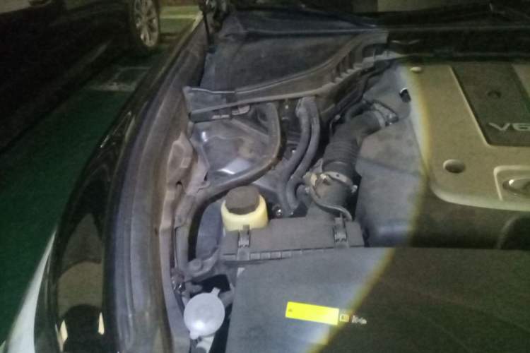 Used Infiniti Q70 2015 Q70L 2.5L Elite Edition Engine Bay Right