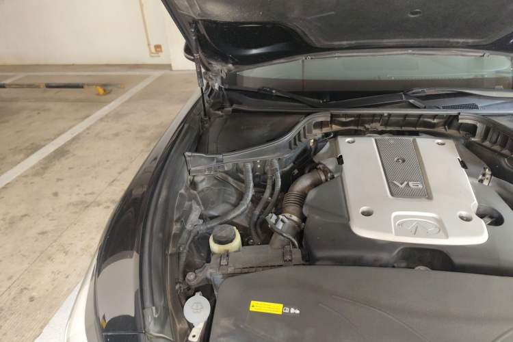Used Infiniti Q70 2015 Q70L 2.5L Elite Edition Engine Bay Right