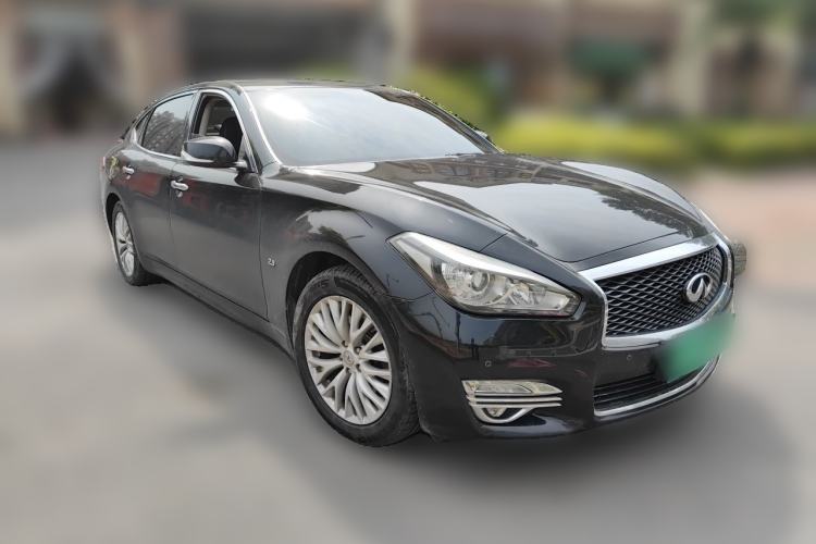 Used Infiniti Q70 2015 Q70L 2.5L Enjoyment Edition Front Right 45 Deg