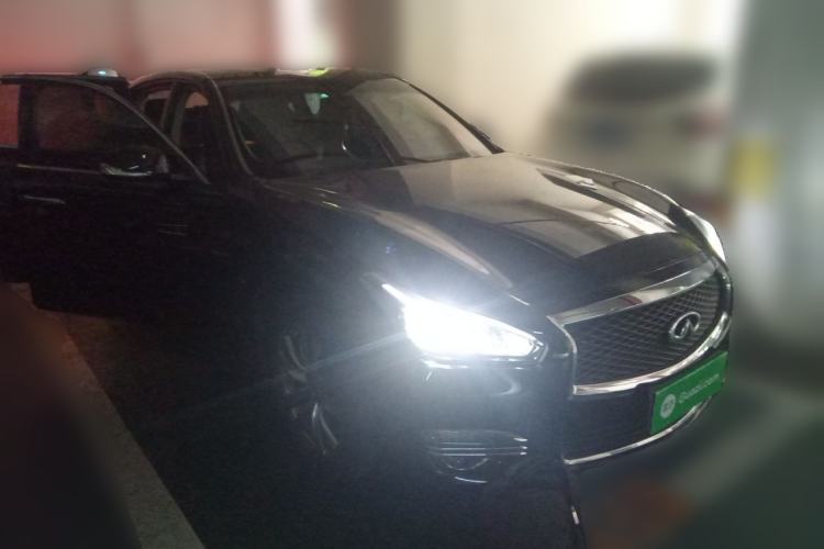Used Infiniti Q70 2015 Q70L 2.5L Elite Edition Front Right 45 Deg