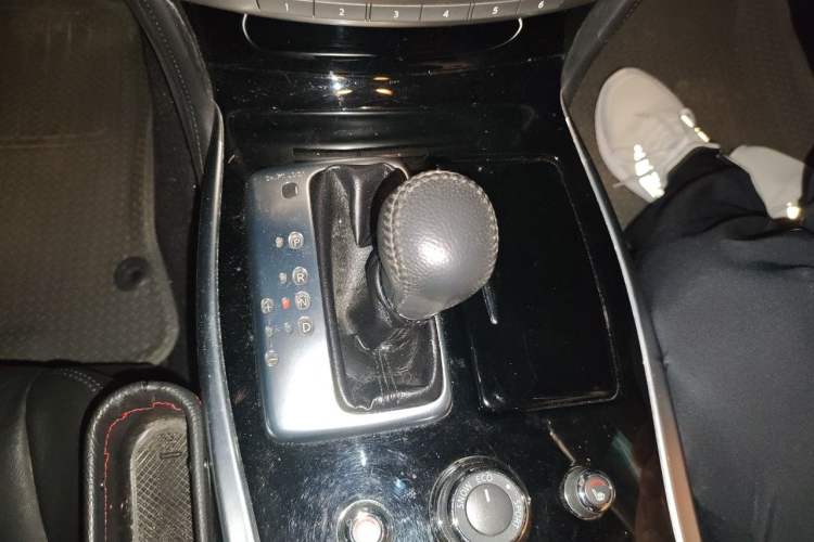 Used Infiniti Q70 2015 Q70L 2.5L Elite Edition Gear Lever