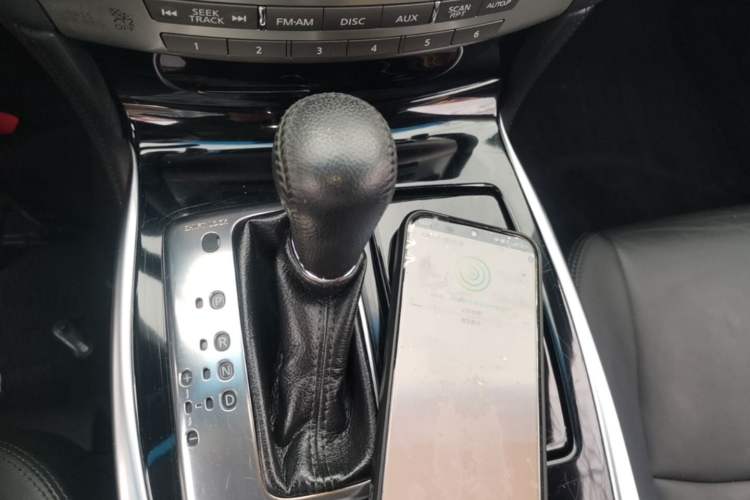 Used Infiniti Q70 2015 Q70L 2.5L Elite Edition Gear Lever