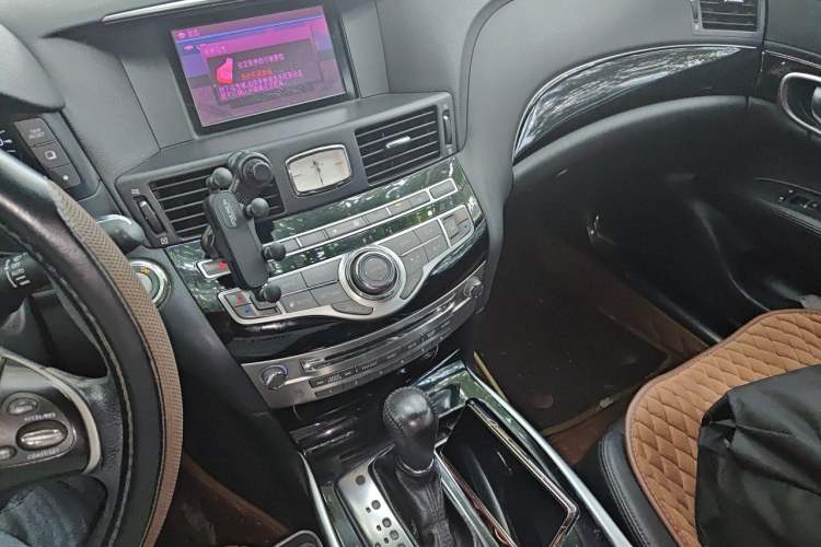Used Infiniti Q70 2015 Q70L 2.5L Elite Edition Gear Lever
