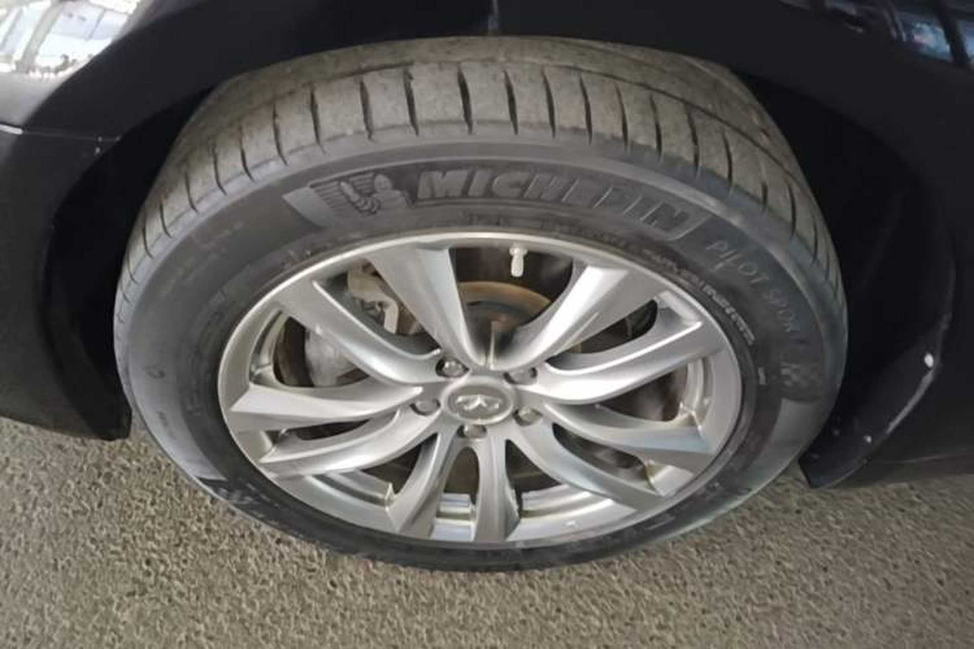 Used Infiniti Q70 2015 Q70L 2.5L Elite Edition Left Front Wheel Hub