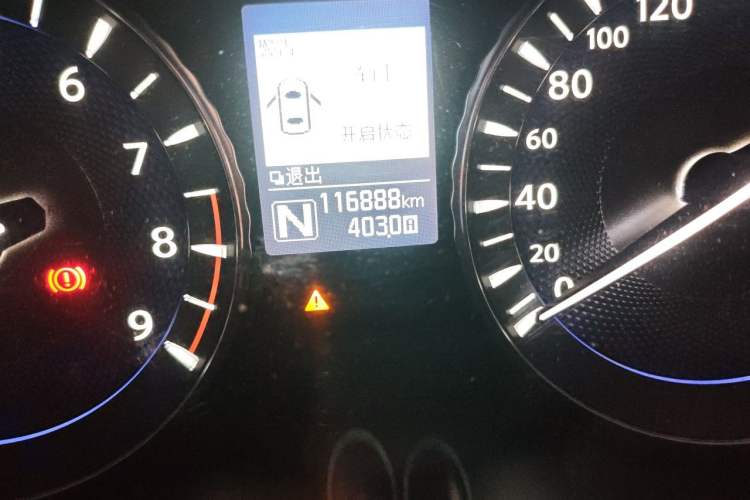 Used Infiniti Q70 2015 Q70L 2.5L Elite Edition Odometer Close Up