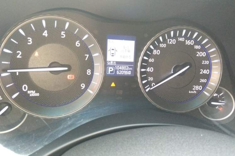 Used Infiniti Q70 2015 Q70L 2.5L Elite Edition Odometer Close Up