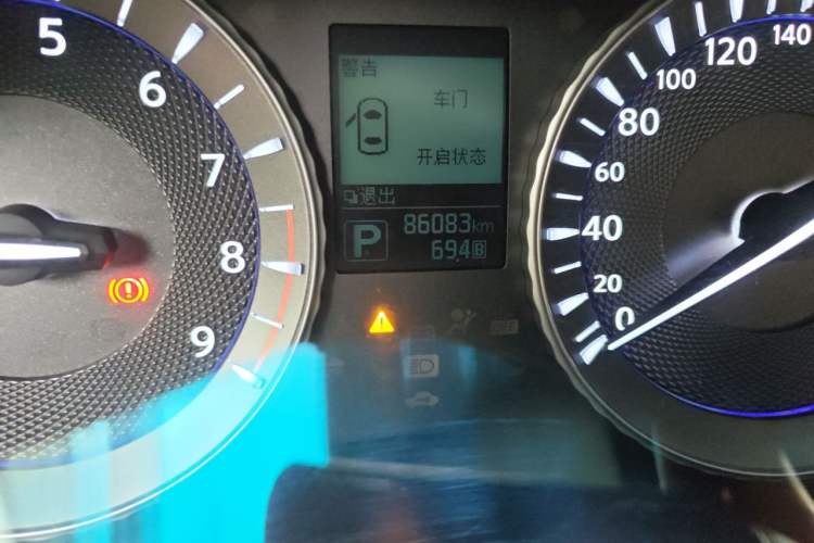 Used Infiniti Q70 2015 Q70L 2.5L Elite Edition Odometer Close Up