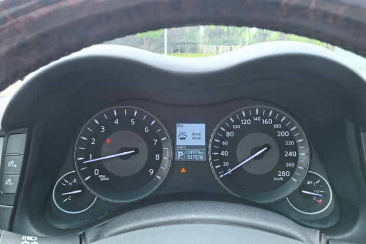 Used Infiniti Q70 2015 Q70L 2.5L Enjoyment Edition Odometer Close Up