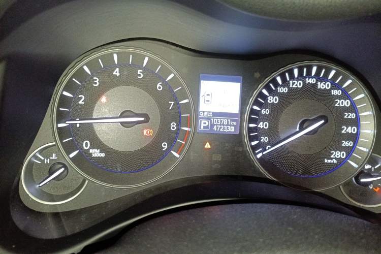 Used Infiniti Q70 2015 Q70L 2.5L Elite Edition Odometer Close Up