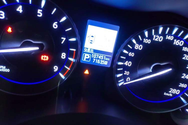 Used Infiniti Q70 2015 Q70L 2.5L Elite Edition Odometer Close Up