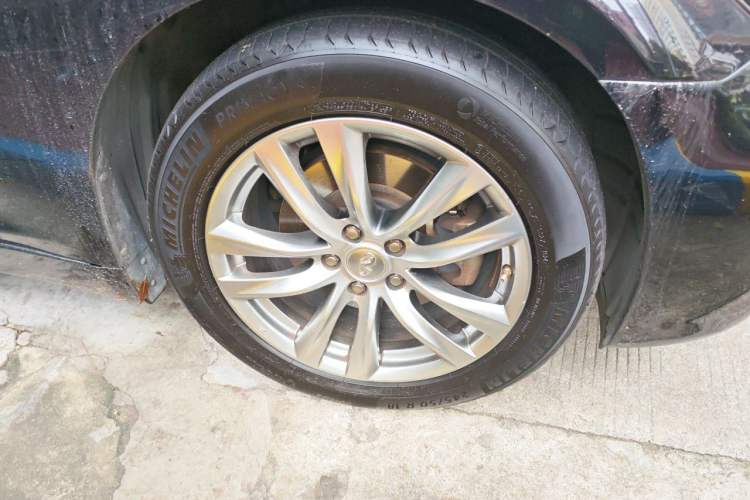 Used Infiniti Q70 2015 Q70L 2.5L Elite Edition Right Front Wheel Hub