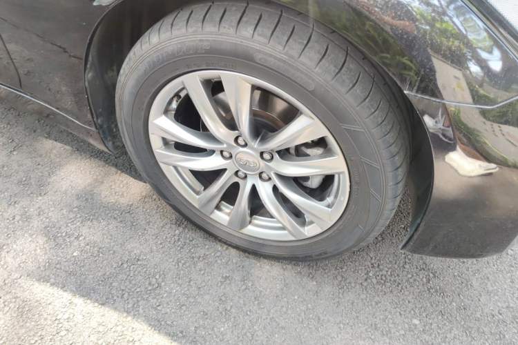 Used Infiniti Q70 2015 Q70L 2.5L Elite Edition Right Front Wheel Hub