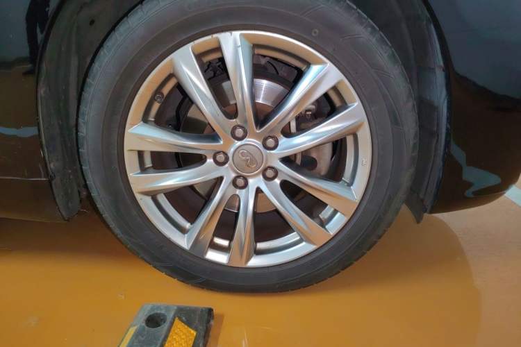 Used Infiniti Q70 2015 Q70L 2.5L Elite Edition Right Front Wheel Hub