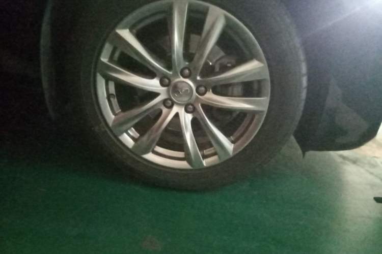 Used Infiniti Q70 2015 Q70L 2.5L Elite Edition Right Front Wheel Hub