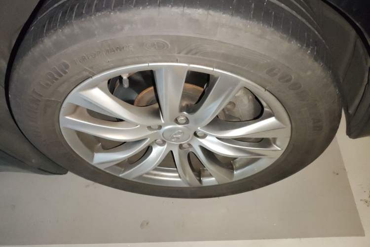 Used Infiniti Q70 2015 Q70L 2.5L Elite Edition Right Front Wheel Hub