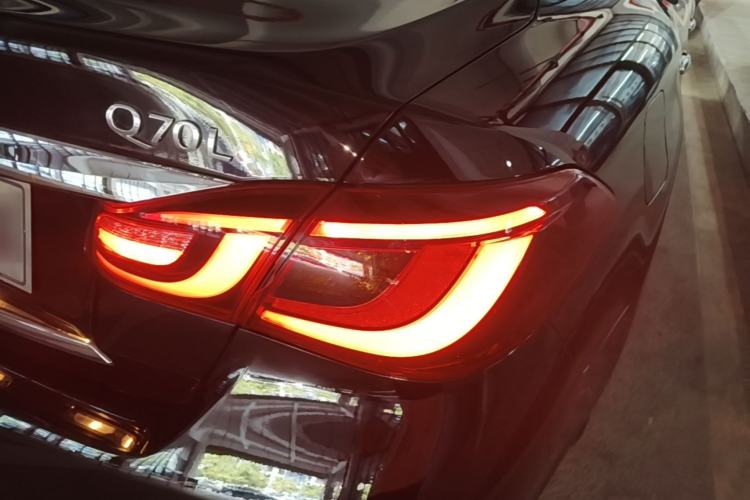 Used Infiniti Q70 2015 Q70L 2.5L Elite Edition Right Rear Taillight