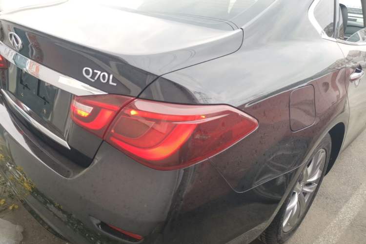 Used Infiniti Q70 2015 Q70L 2.5L Elite Edition Right Rear Taillight