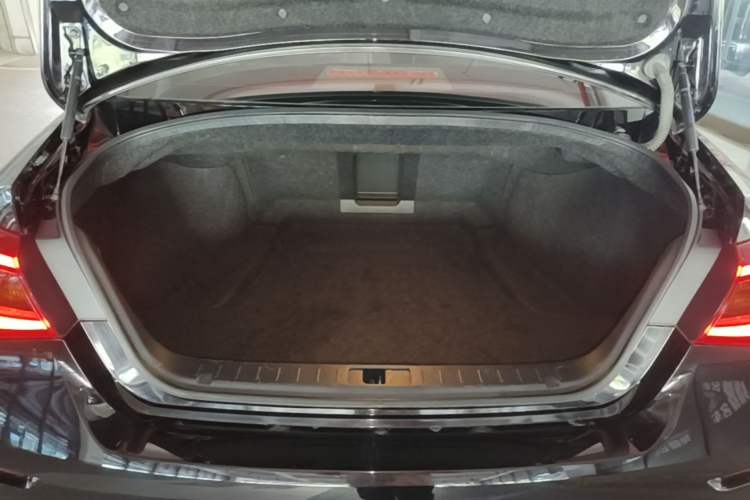 Used Infiniti Q70 2015 Q70L 2.5L Elite Edition Trunk