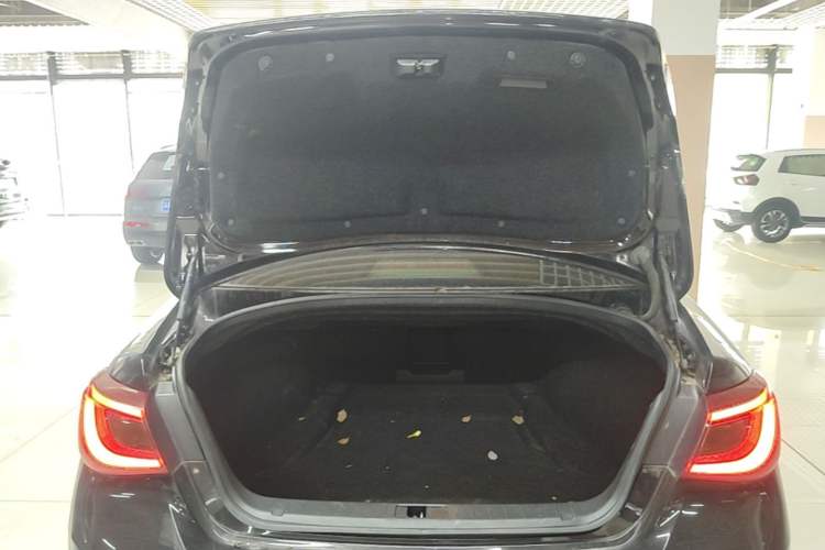 Used Infiniti Q70 2015 Q70L 2.5L Elite Edition Trunk