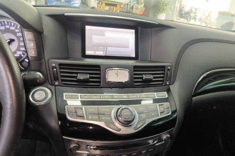 Used Infiniti Q70 2015 Q70L 2.5L Elite Edition Audio And AC Panel