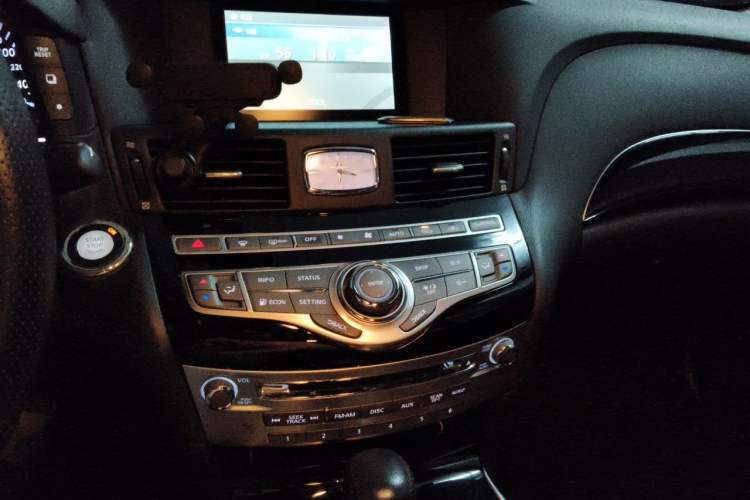 Used Infiniti Q70 2015 Q70L 2.5L Elite Edition Audio And AC Panel