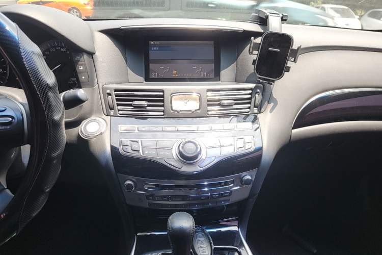 Used Infiniti Q70 2015 Q70L 2.5L Elite Edition Audio And AC Panel