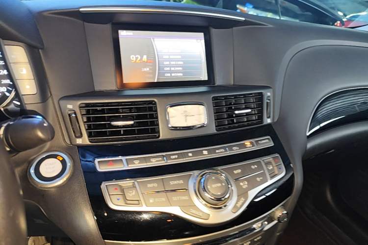 Used Infiniti Q70 2015 Q70L 2.5L Elite Edition Audio And AC Panel