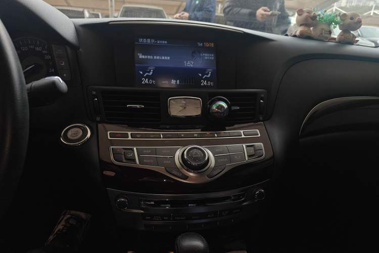 Used Infiniti Q70 2015 Q70L 2.5L Enjoyment Edition Audio And AC Panel