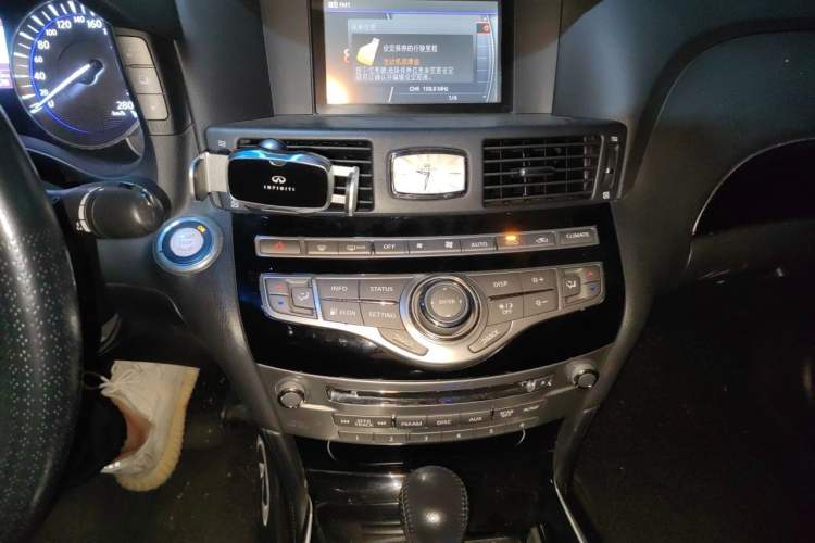 Used Infiniti Q70 2015 Q70L 2.5L Elite Edition Audio And AC Panel