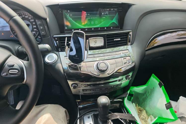 Used Infiniti Q70 2015 Q70L 2.5L Elite Edition Audio And AC Panel
