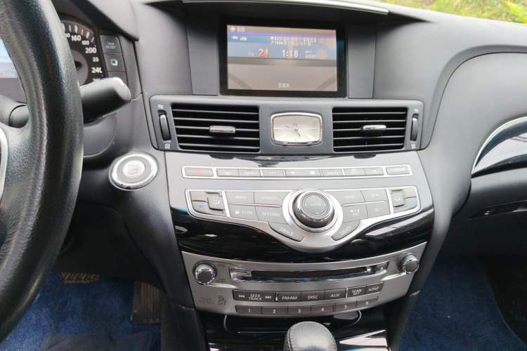 Used Infiniti Q70 2015 Q70L 2.5L Elite Edition Audio And AC Panel