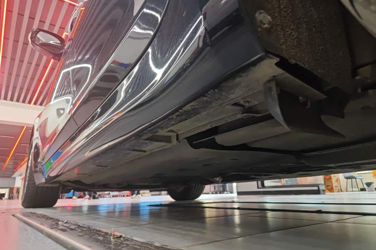 Used Infiniti Q70 2015 Q70L 2.5L Elite Edition Chassis Rear Left