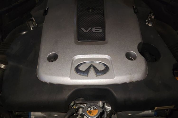 Used Infiniti Q70 2015 Q70L 2.5L Elite Edition Engine Bay