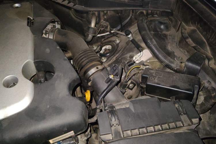 Used Infiniti Q70 2015 Q70L 2.5L Elite Edition Engine Bay Left