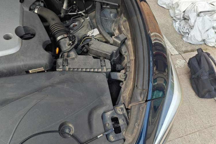 Used Infiniti Q70 2015 Q70L 2.5L Elite Edition Engine Bay Left