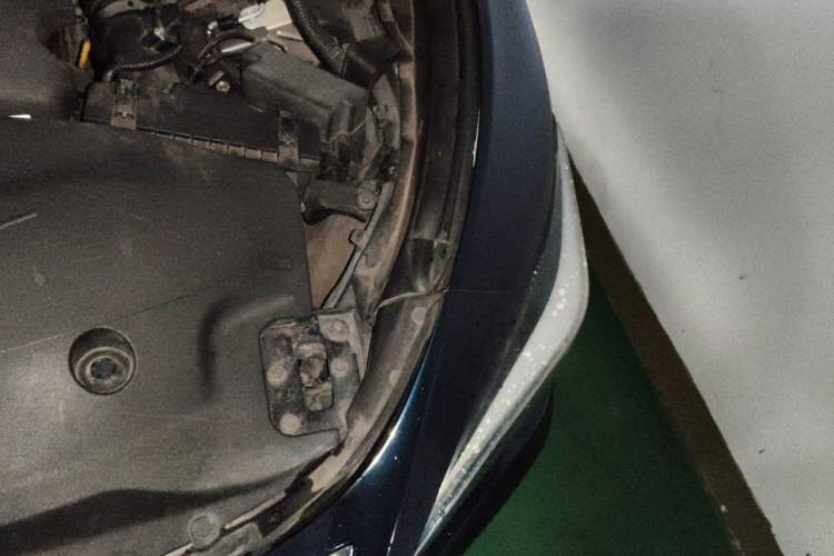 Used Infiniti Q70 2015 Q70L 2.5L Elite Edition Engine Bay Left