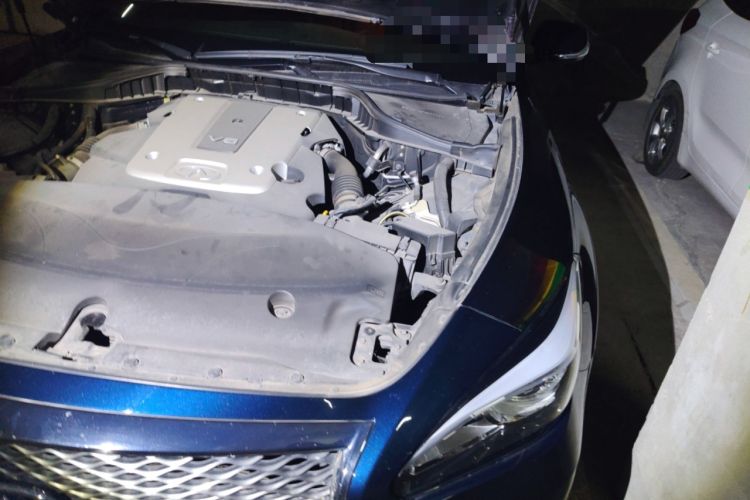 Used Infiniti Q70 2015 Q70L 2.5L Enjoyment Edition Engine Bay Left