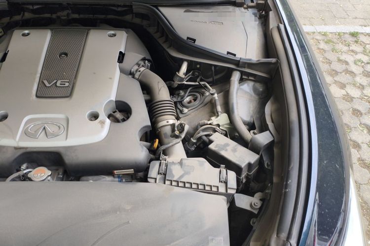 Used Infiniti Q70 2015 Q70L 2.5L Enjoyment Edition Engine Bay Left