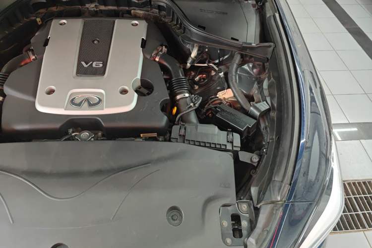 Used Infiniti Q70 2015 Q70L 2.5L Elite Edition Engine Bay Left