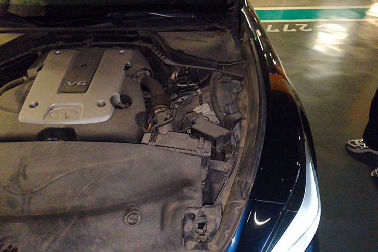 Used Infiniti Q70 2015 Q70L 2.5L Enjoyment Edition Engine Bay Left