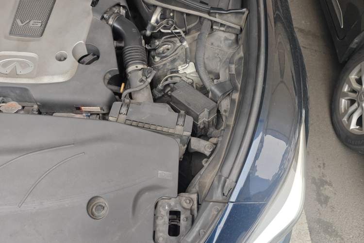 Used Infiniti Q70 2015 Q70L 2.5L Enjoyment Edition Engine Bay Left