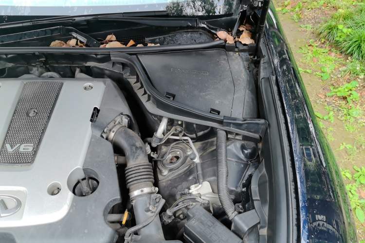Used Infiniti Q70 2015 Q70L 2.5L Elite Edition Engine Bay Left